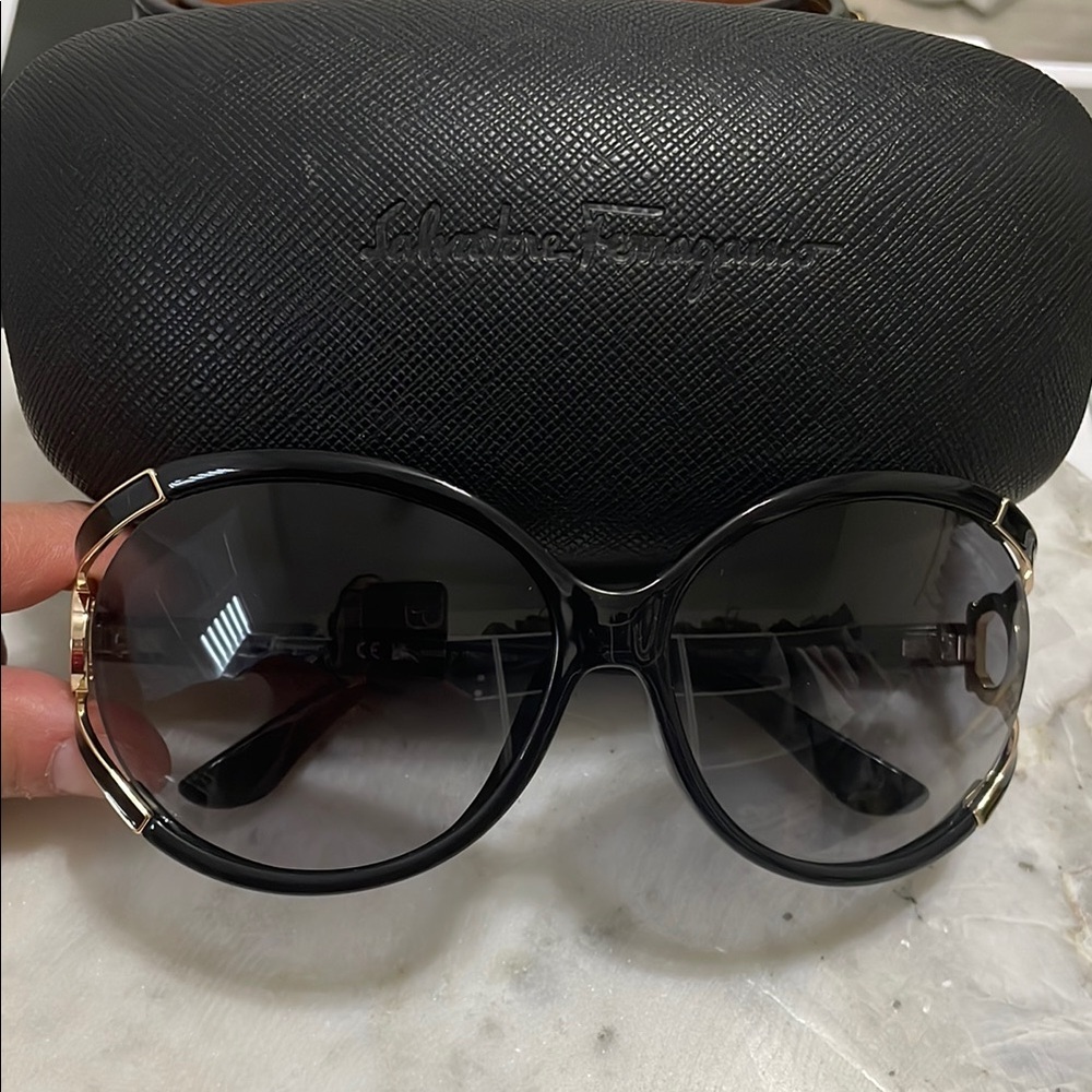 Authentic Salvatore Ferragamo SF600 Black and Gold Sunglasses - Picture 3 of 13